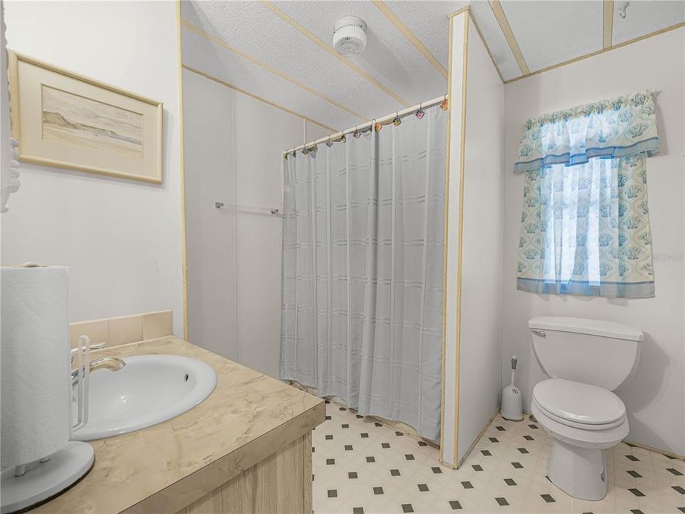 На продажу: $149,900 (2 спален, 2 ванн, 1248 Квадратных фут)