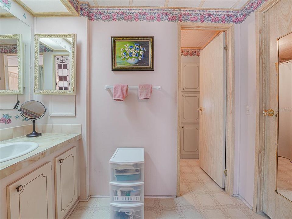 На продажу: $149,900 (2 спален, 2 ванн, 1248 Квадратных фут)