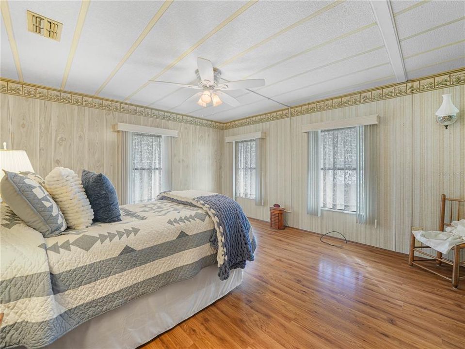 На продажу: $149,900 (2 спален, 2 ванн, 1248 Квадратных фут)