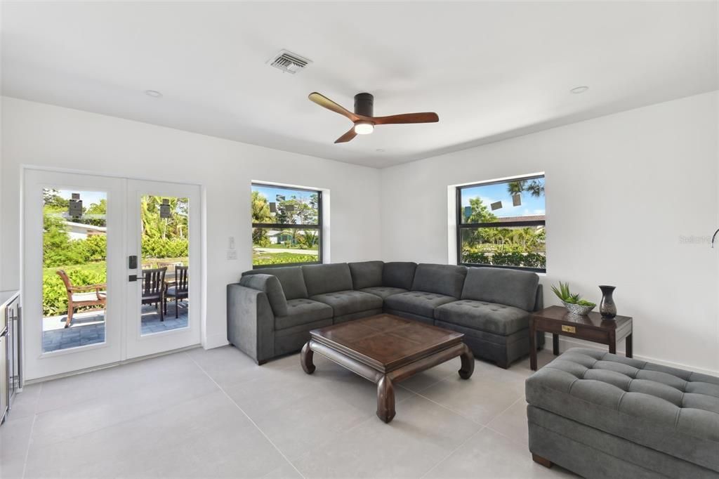 For Sale: $815,000 (3 beds, 2 baths, 1642 Square Feet)