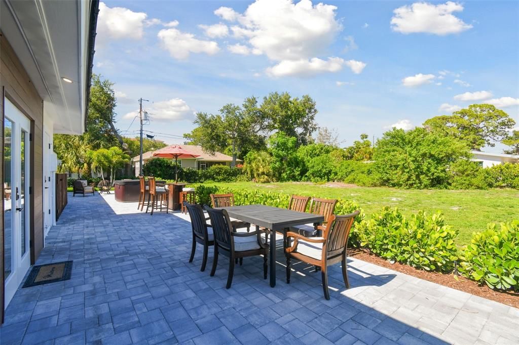 For Sale: $815,000 (3 beds, 2 baths, 1642 Square Feet)