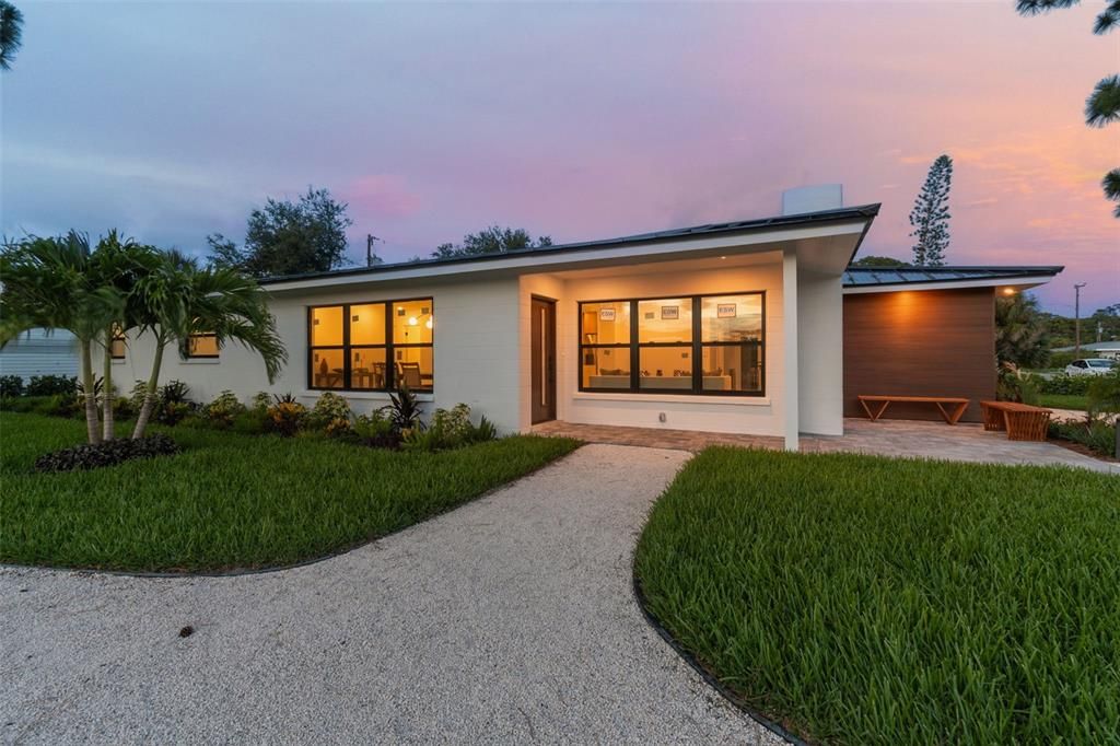For Sale: $815,000 (3 beds, 2 baths, 1642 Square Feet)
