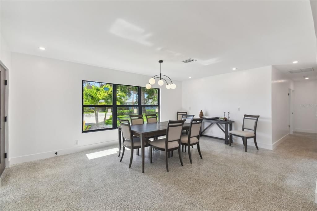 For Sale: $815,000 (3 beds, 2 baths, 1642 Square Feet)