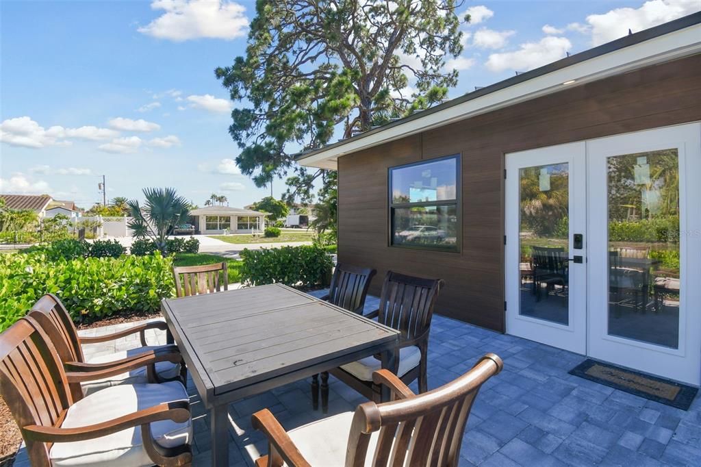 For Sale: $815,000 (3 beds, 2 baths, 1642 Square Feet)