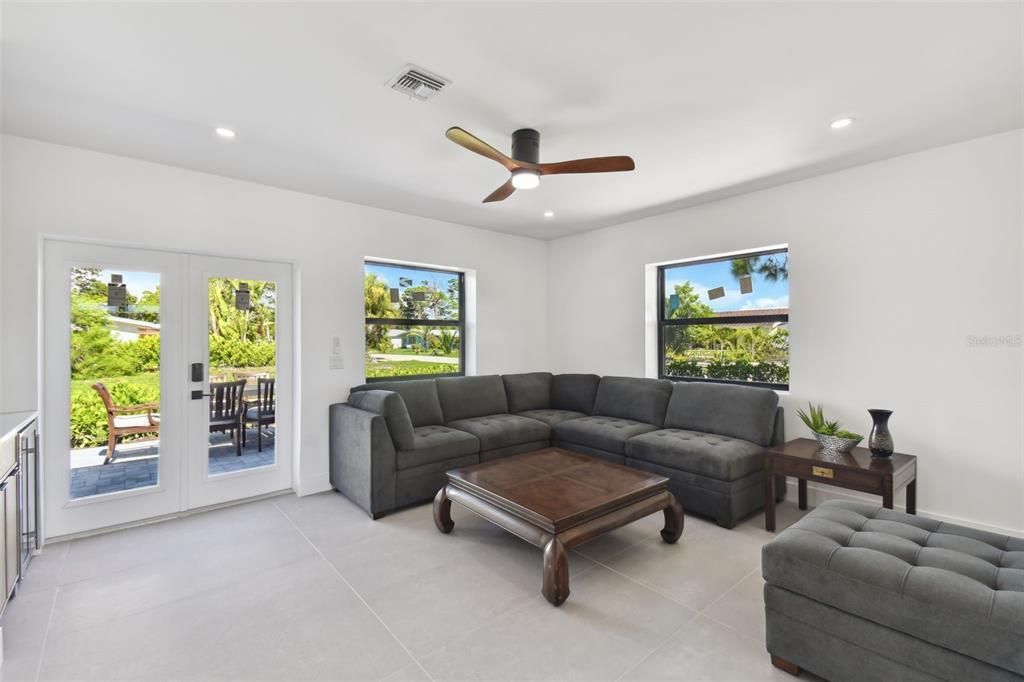 For Sale: $815,000 (3 beds, 2 baths, 1642 Square Feet)