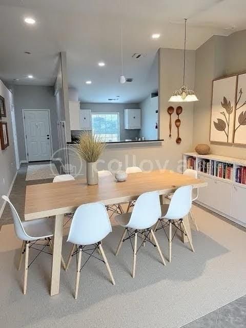 Под контрактом: $285,000 (4 спален, 2 ванн, 1708 Квадратных фут)