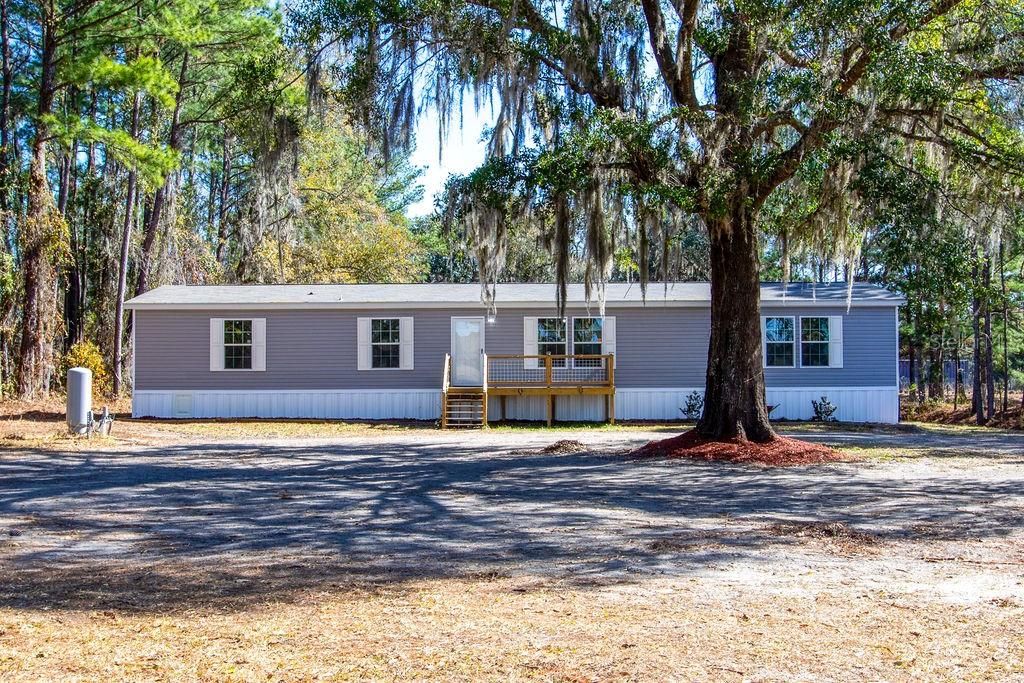 Recently Sold: $270,000 (5 beds, 3 baths, 1976 Square Feet)