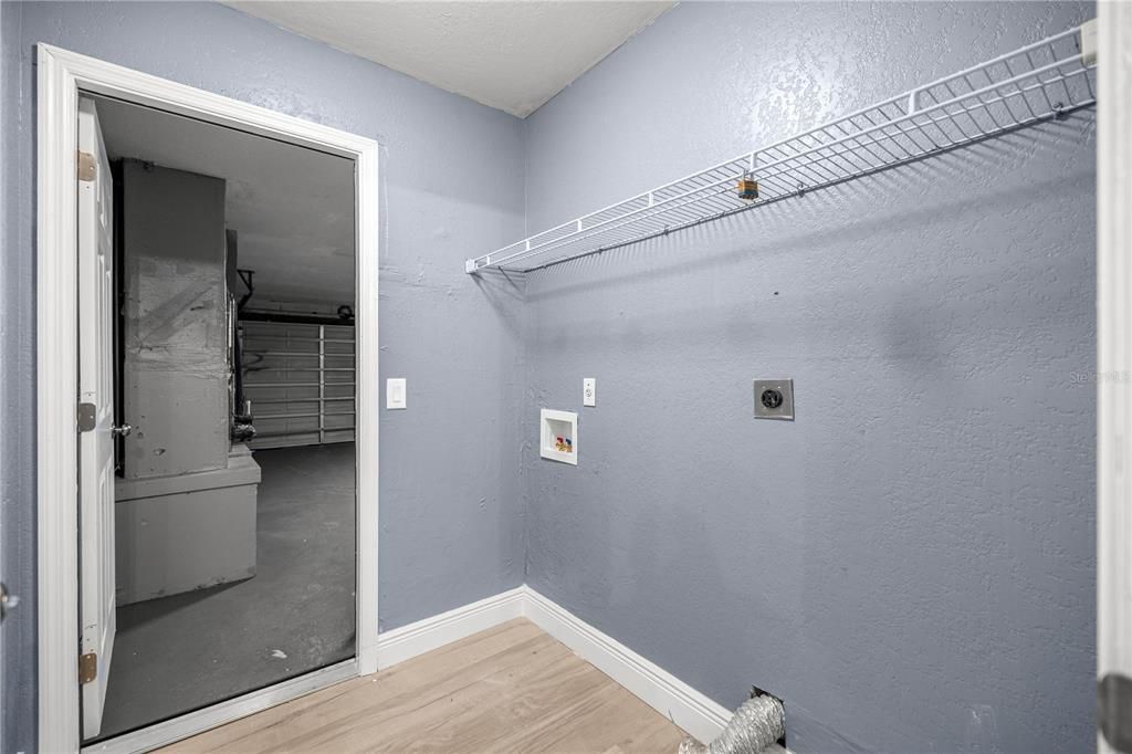 合同活跃: $325,000 (3 贝兹, 2 浴室, 1520 平方英尺)