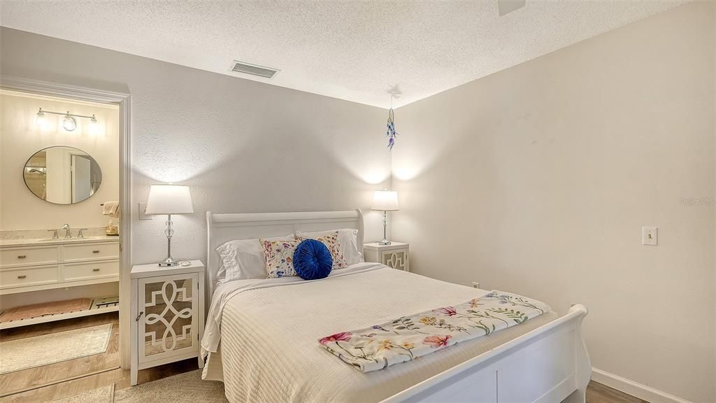 En Venta: $299,000 (2 camas, 2 baños, 1501 Pies cuadrados)