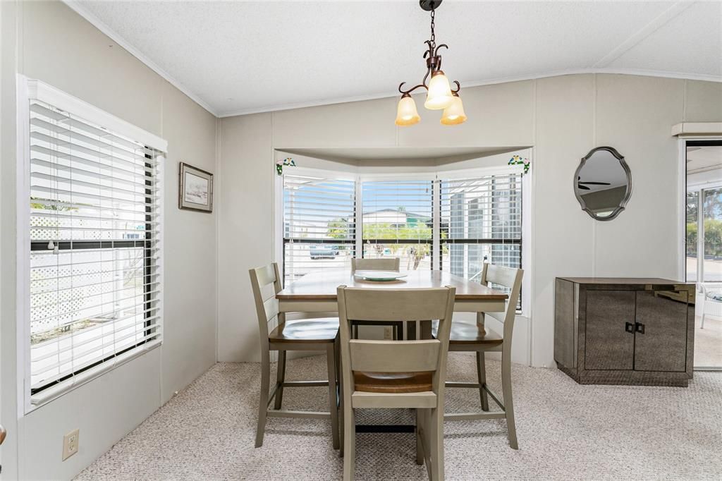 Active With Contract: $149,900 (2 beds, 2 baths, 1104 Square Feet)