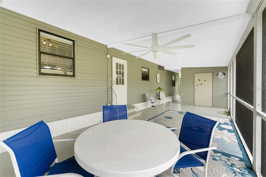 Active With Contract: $149,900 (2 beds, 2 baths, 1104 Square Feet)