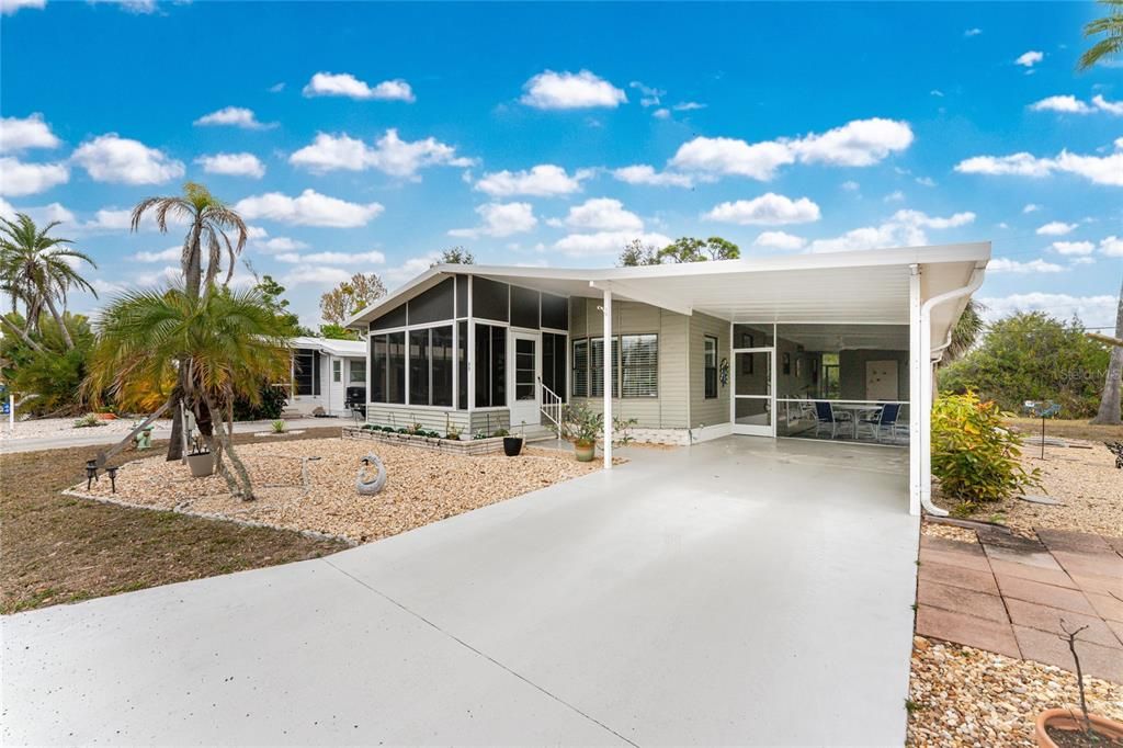Active With Contract: $149,900 (2 beds, 2 baths, 1104 Square Feet)