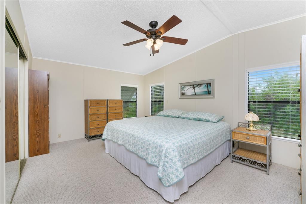 Active With Contract: $149,900 (2 beds, 2 baths, 1104 Square Feet)