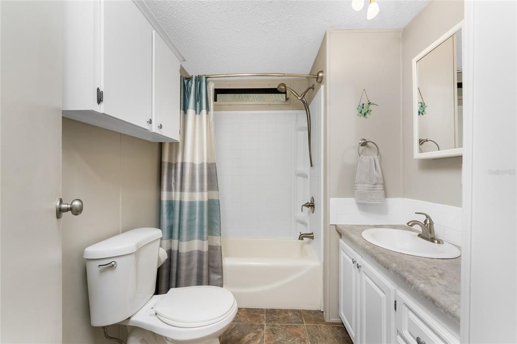 Active With Contract: $149,900 (2 beds, 2 baths, 1104 Square Feet)