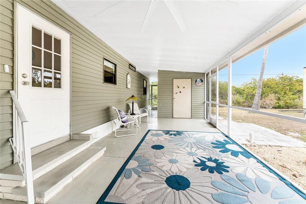 Active With Contract: $149,900 (2 beds, 2 baths, 1104 Square Feet)