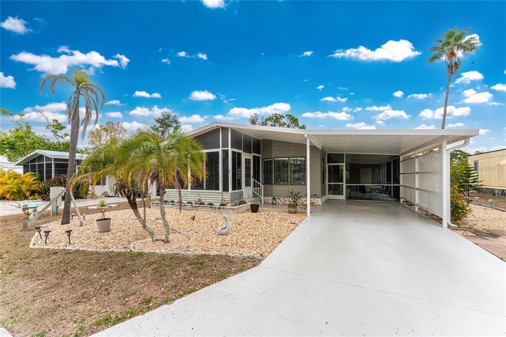 Active With Contract: $149,900 (2 beds, 2 baths, 1104 Square Feet)