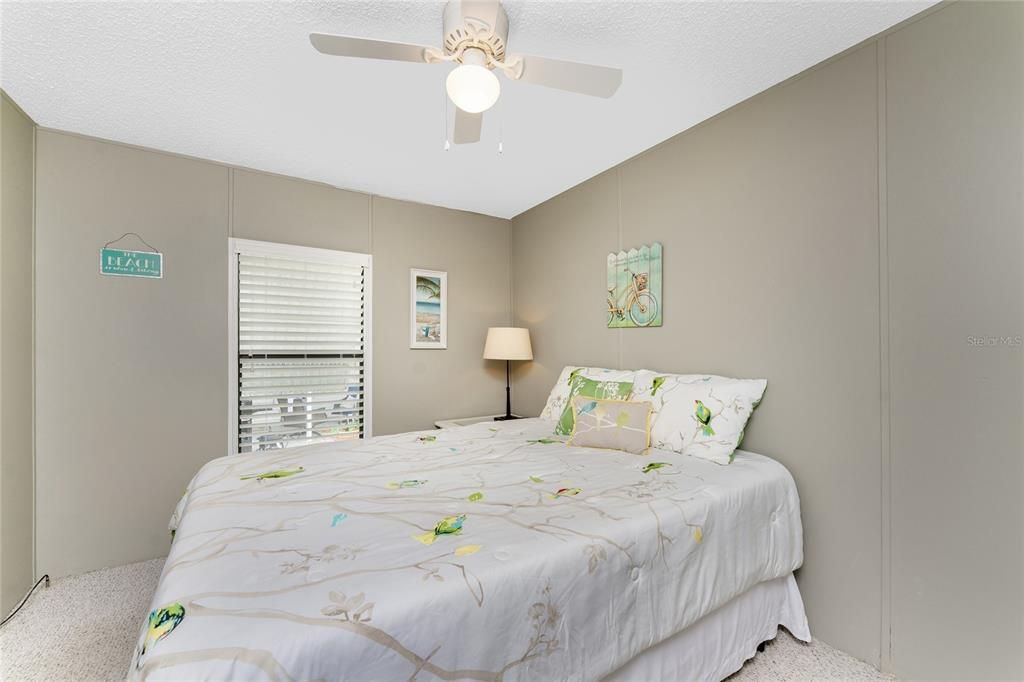Active With Contract: $149,900 (2 beds, 2 baths, 1104 Square Feet)