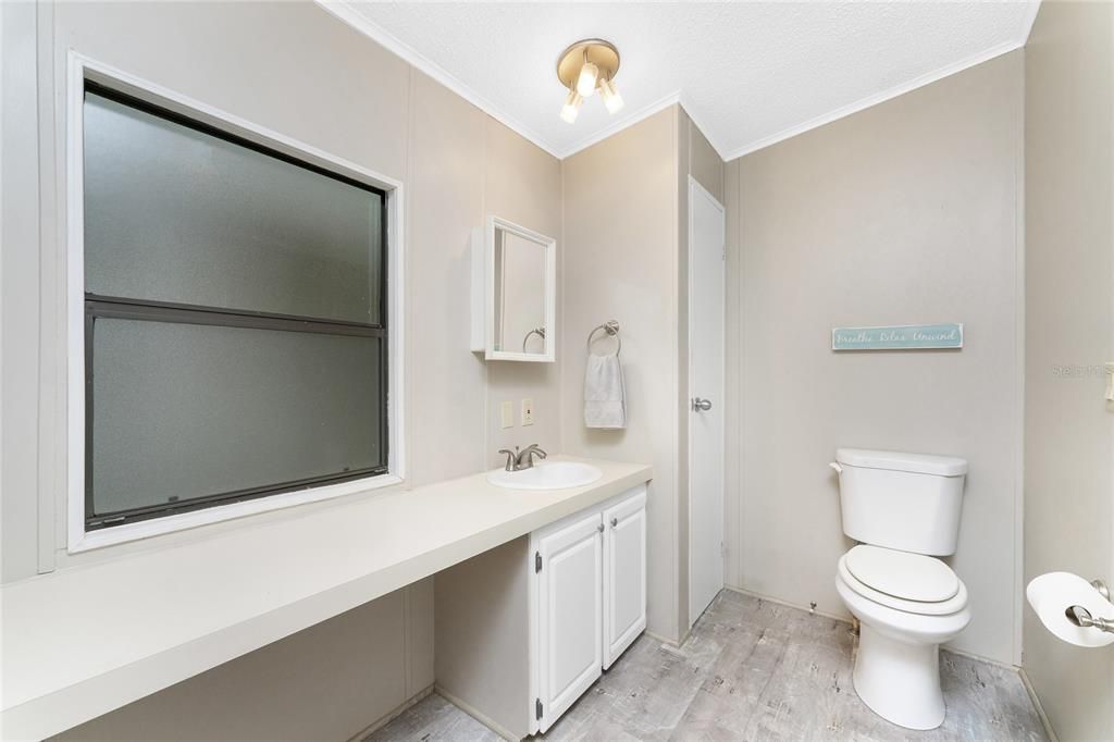 Active With Contract: $149,900 (2 beds, 2 baths, 1104 Square Feet)