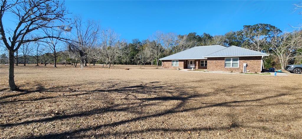 For Rent: $2,650 (3 beds, 2 baths, 2100 Square Feet)