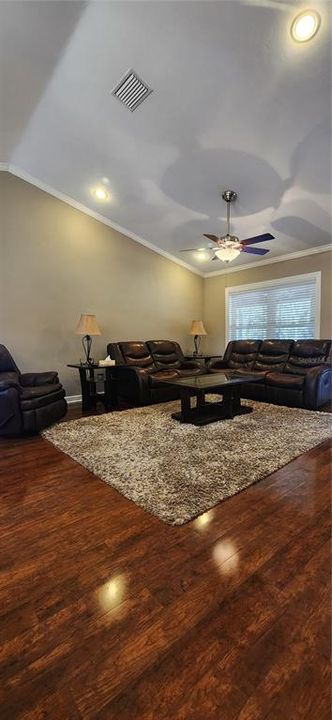 For Rent: $2,650 (3 beds, 2 baths, 2100 Square Feet)