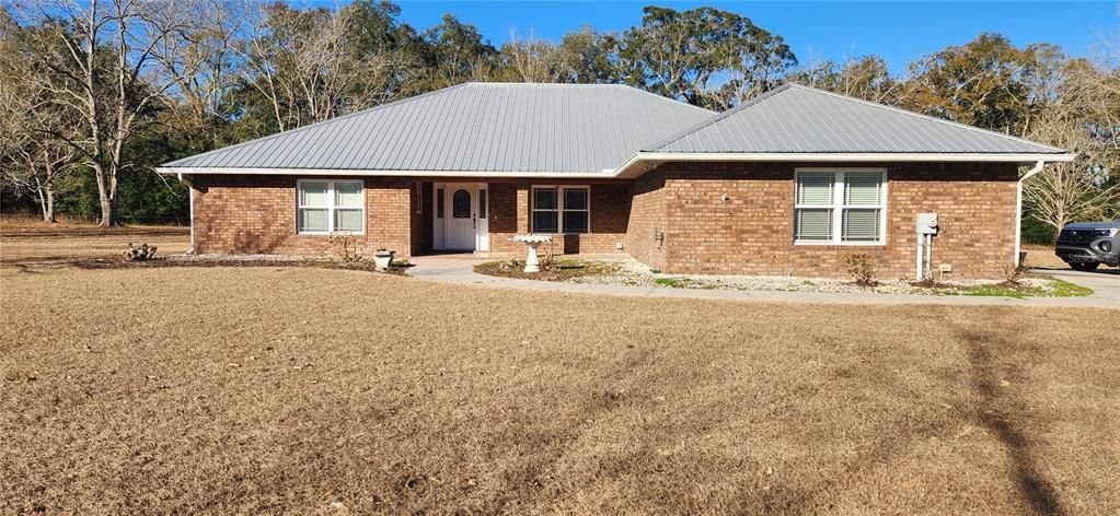 For Rent: $2,650 (3 beds, 2 baths, 2100 Square Feet)