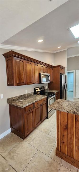 For Rent: $2,650 (3 beds, 2 baths, 2100 Square Feet)