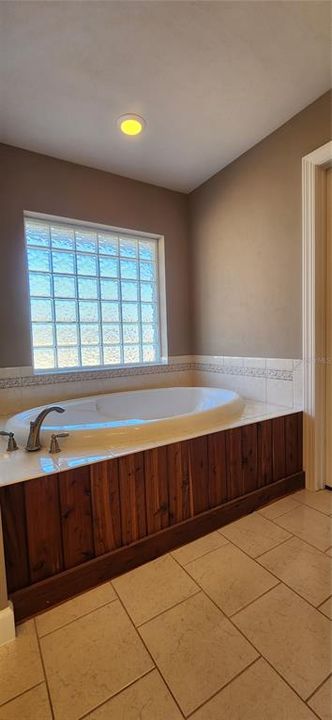 For Rent: $2,650 (3 beds, 2 baths, 2100 Square Feet)
