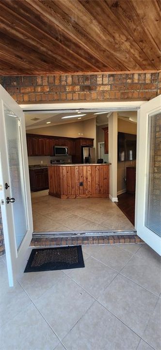 For Rent: $2,650 (3 beds, 2 baths, 2100 Square Feet)
