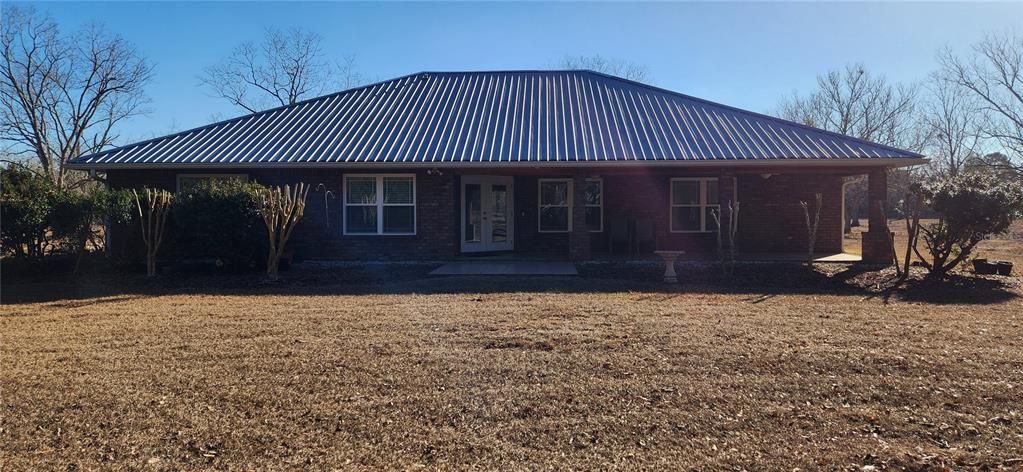For Rent: $2,650 (3 beds, 2 baths, 2100 Square Feet)