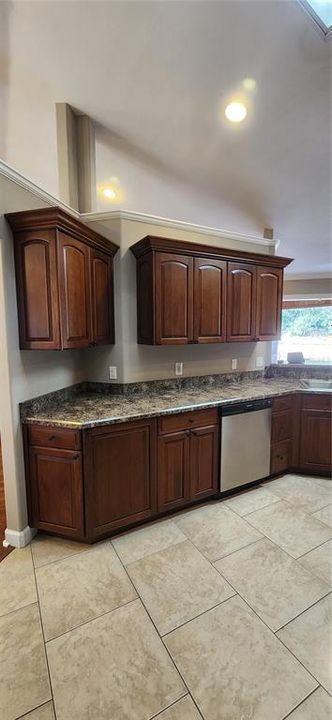 For Rent: $2,650 (3 beds, 2 baths, 2100 Square Feet)