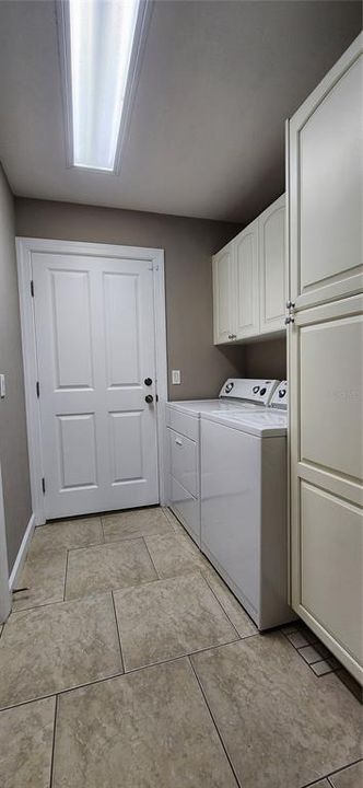 For Rent: $2,650 (3 beds, 2 baths, 2100 Square Feet)