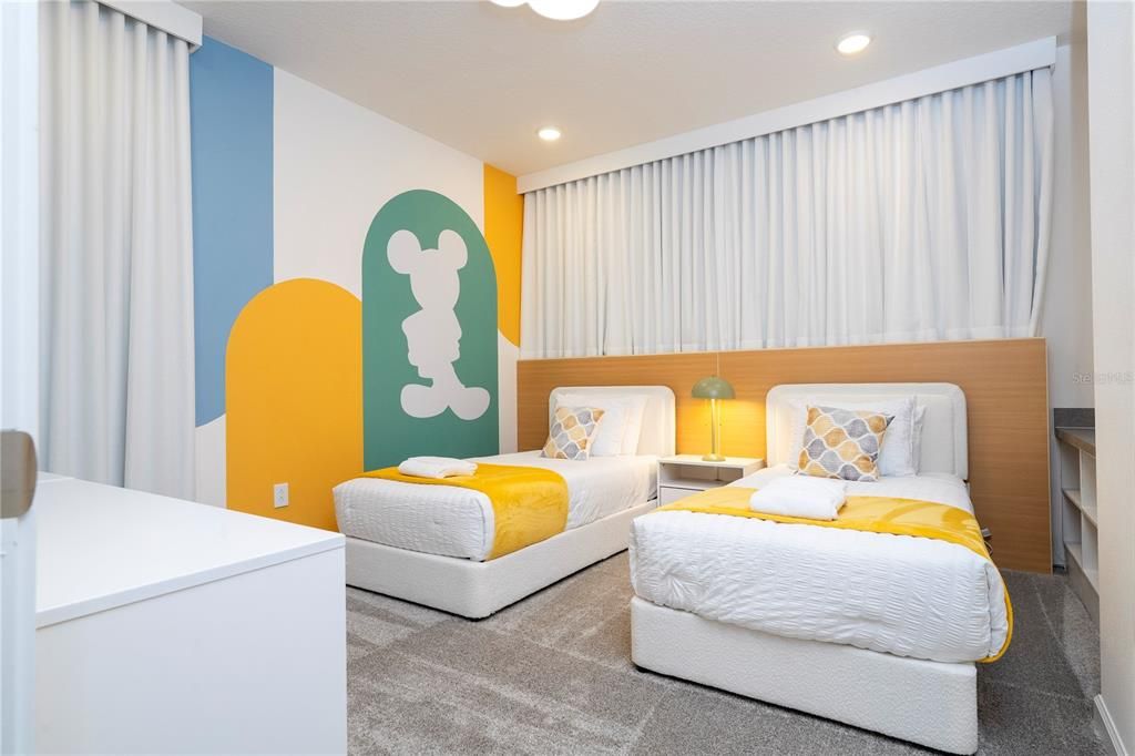 For Sale: $1,600,000 (6 beds, 6 baths, 2920 Square Feet)
