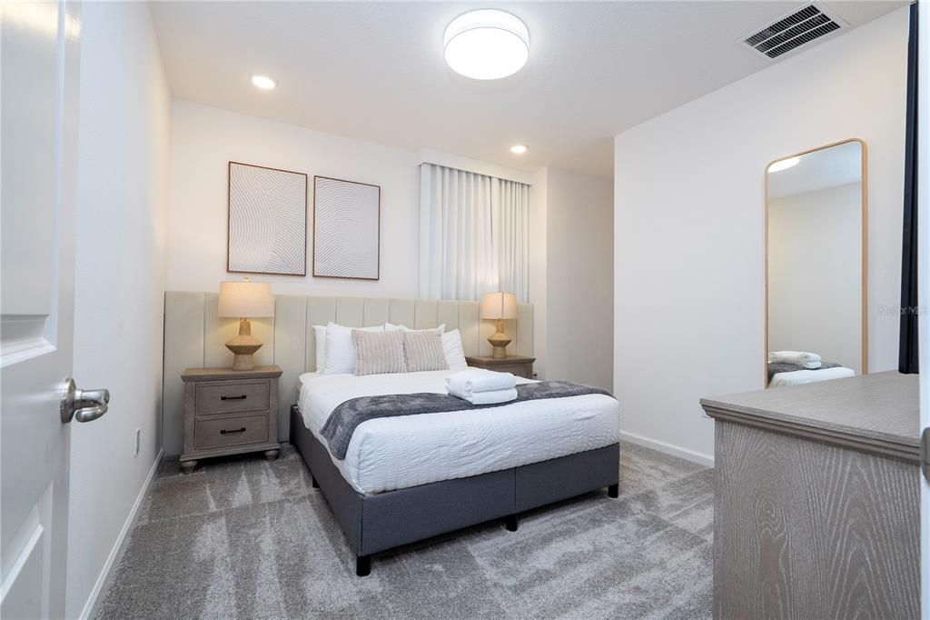 For Sale: $1,600,000 (6 beds, 6 baths, 2920 Square Feet)
