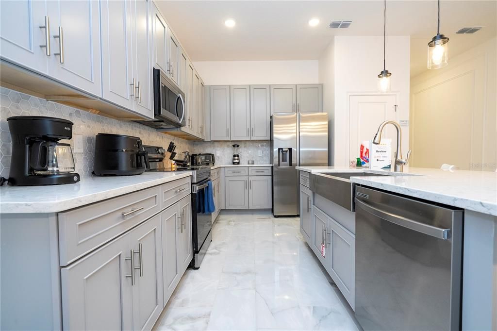 For Sale: $1,600,000 (6 beds, 6 baths, 2920 Square Feet)