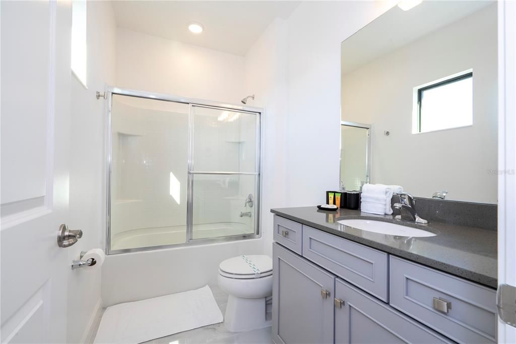 For Sale: $1,600,000 (6 beds, 6 baths, 2920 Square Feet)