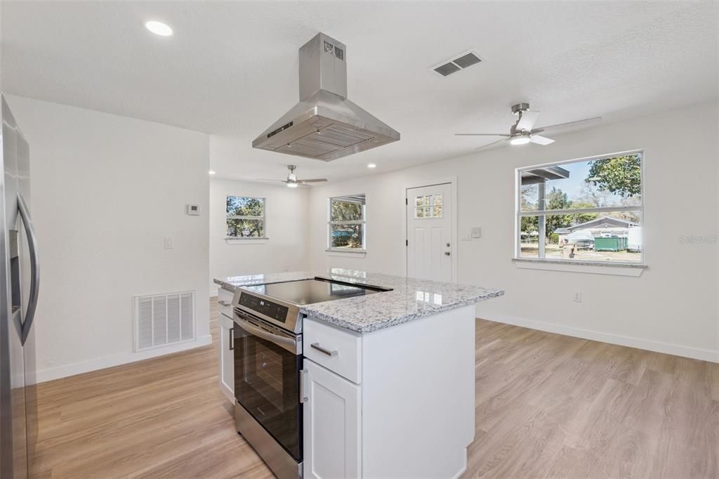 На продажу: $209,000 (3 спален, 1 ванн, 864 Квадратных фут)