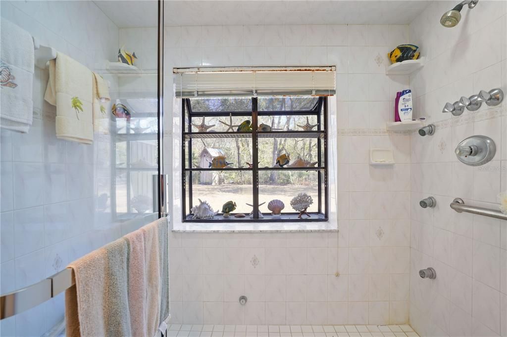 Active With Contract: $180,000 (2 beds, 2 baths, 1347 Square Feet)