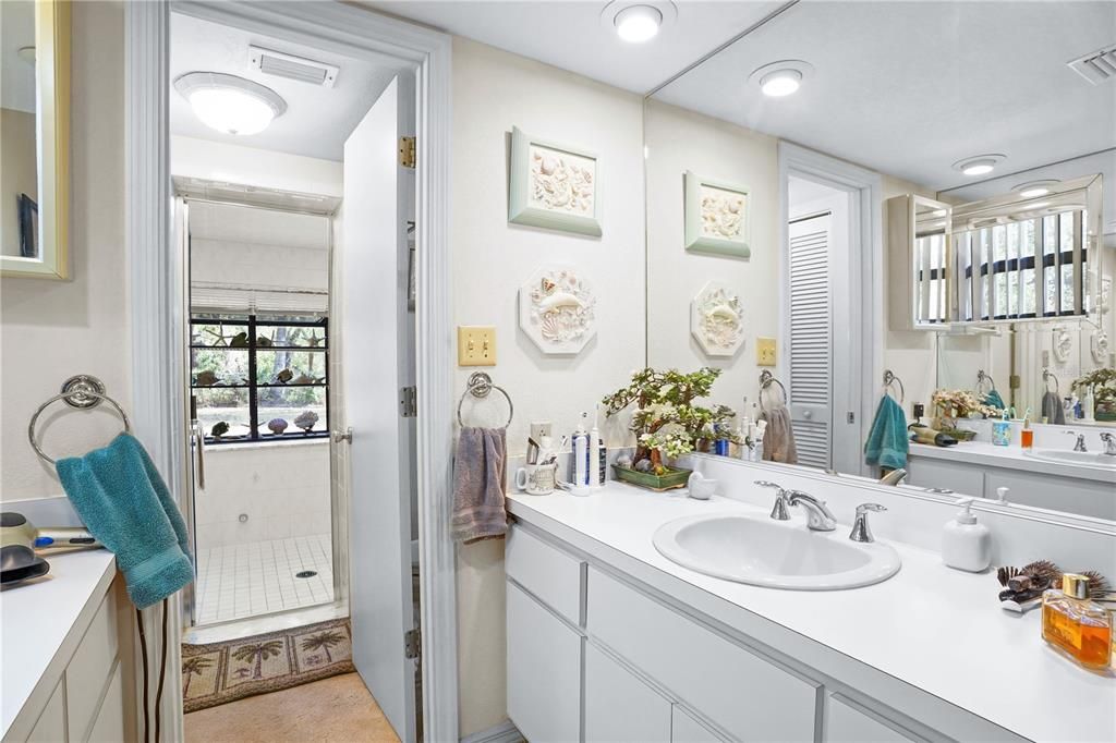 Active With Contract: $180,000 (2 beds, 2 baths, 1347 Square Feet)