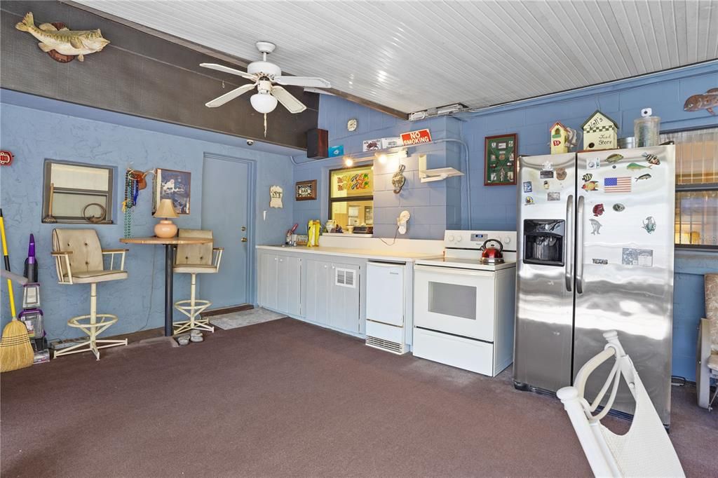 Active With Contract: $180,000 (2 beds, 2 baths, 1347 Square Feet)