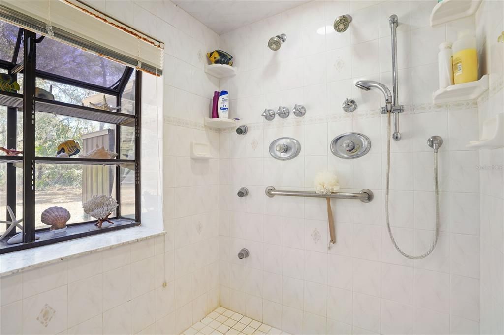 Active With Contract: $180,000 (2 beds, 2 baths, 1347 Square Feet)