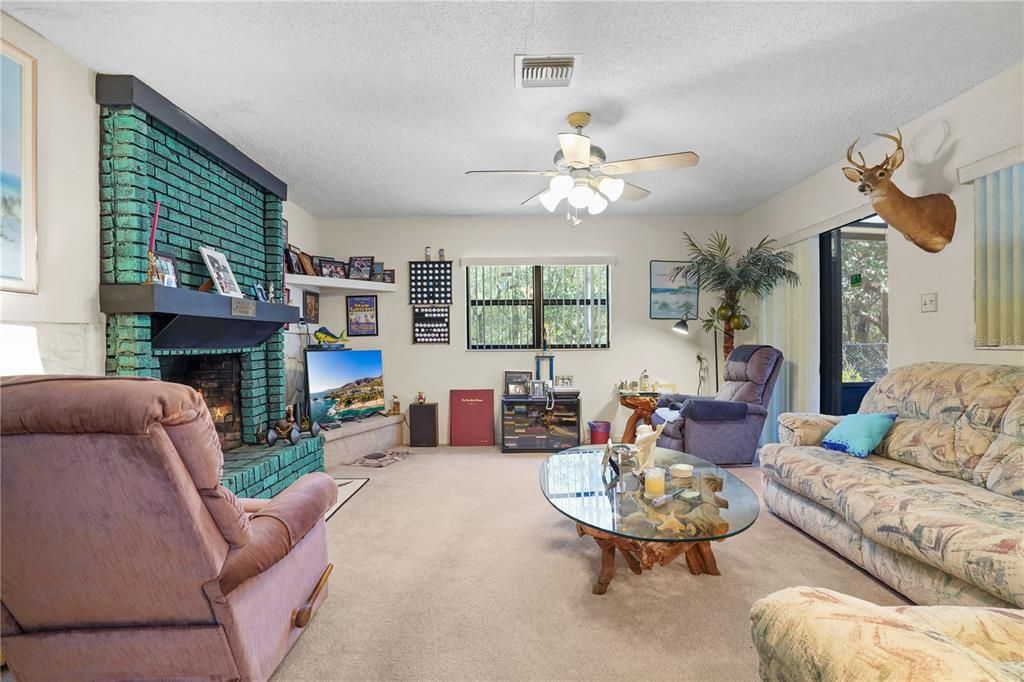 Active With Contract: $180,000 (2 beds, 2 baths, 1347 Square Feet)