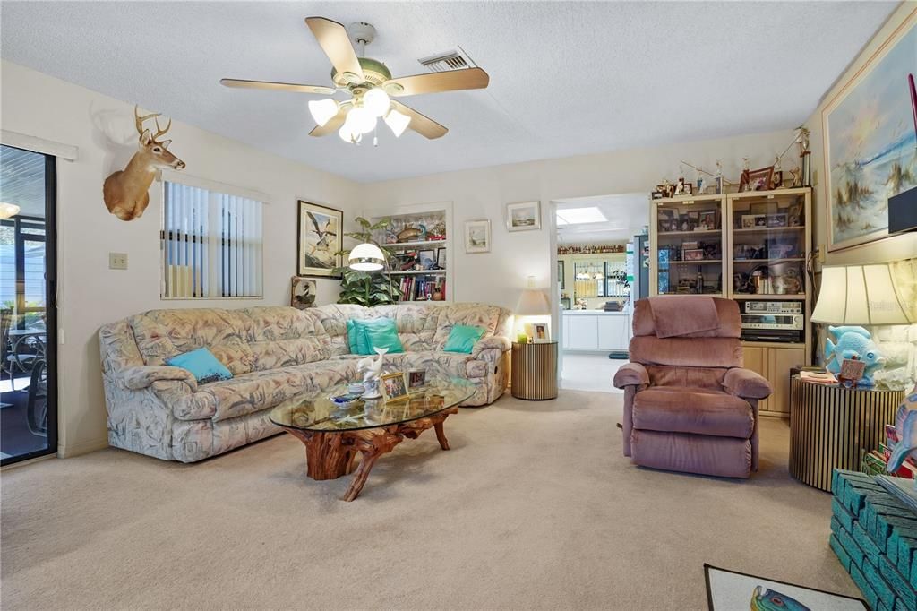 Active With Contract: $180,000 (2 beds, 2 baths, 1347 Square Feet)