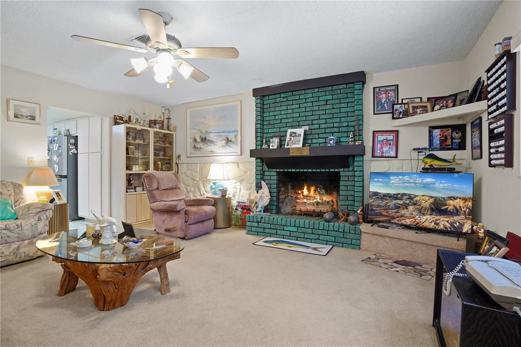 Active With Contract: $180,000 (2 beds, 2 baths, 1347 Square Feet)