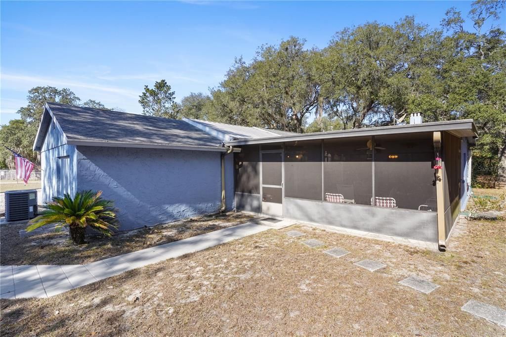Active With Contract: $180,000 (2 beds, 2 baths, 1347 Square Feet)
