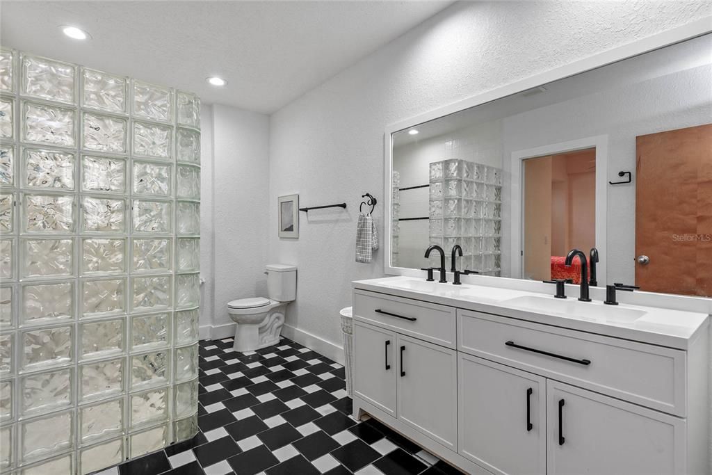 En Venta: $699,000 (4 camas, 3 baños, 2476 Pies cuadrados)