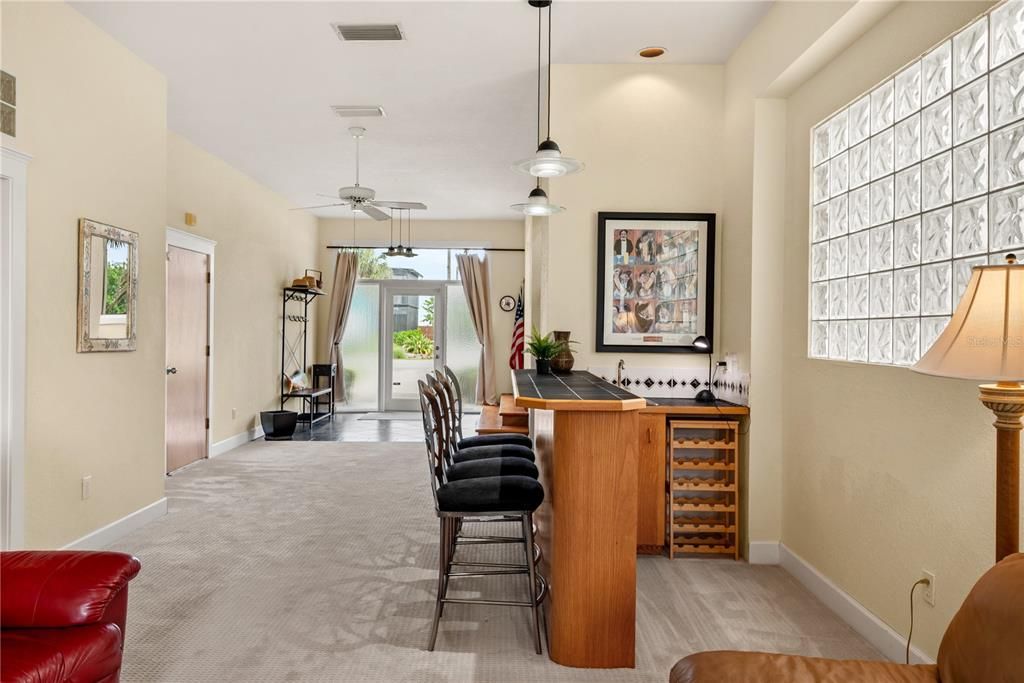 En Venta: $699,000 (4 camas, 3 baños, 2476 Pies cuadrados)
