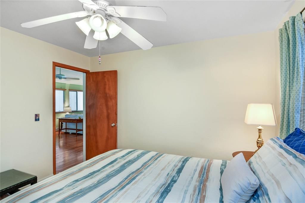 En Venta: $699,000 (4 camas, 3 baños, 2476 Pies cuadrados)