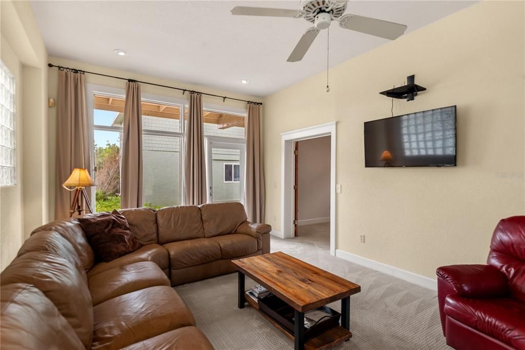 En Venta: $699,000 (4 camas, 3 baños, 2476 Pies cuadrados)