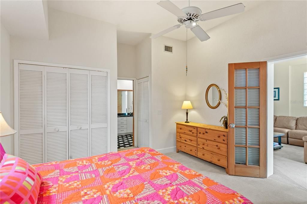 En Venta: $699,000 (4 camas, 3 baños, 2476 Pies cuadrados)