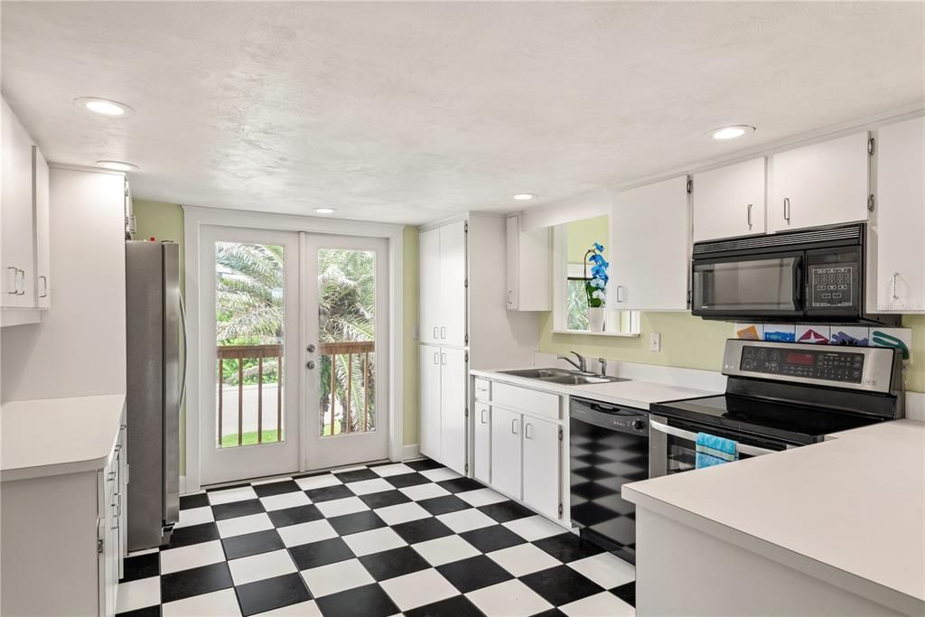 En Venta: $699,000 (4 camas, 3 baños, 2476 Pies cuadrados)